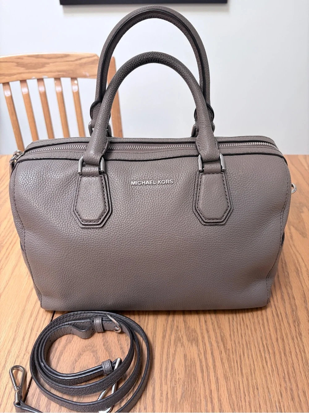 Michael Kors Mercer Medium Leather Duffel Bag - Picture 3 of 16